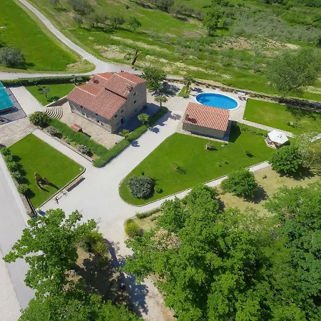 Semesterbostad Holiday Home Villa Plac By Interhome