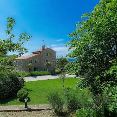 Holiday home Holiday Home Villa Plac By Interhome